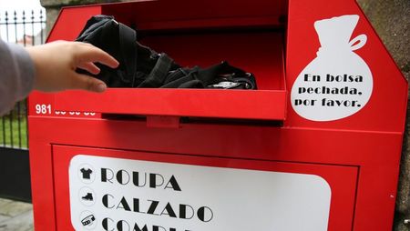 Cada español pode chegar a tirar nun ano ata 14 quilos de roupa
