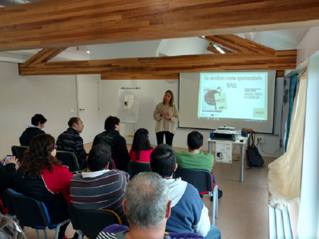 Varios centros penitenciarios e entidades sociais participan en actividades para a reutilización de aparellos electrónicos
